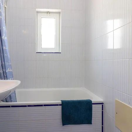 Heart Of Village Ocean Views Pool וילה